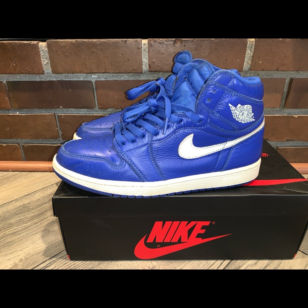Jordan 1 retro high hyper royal